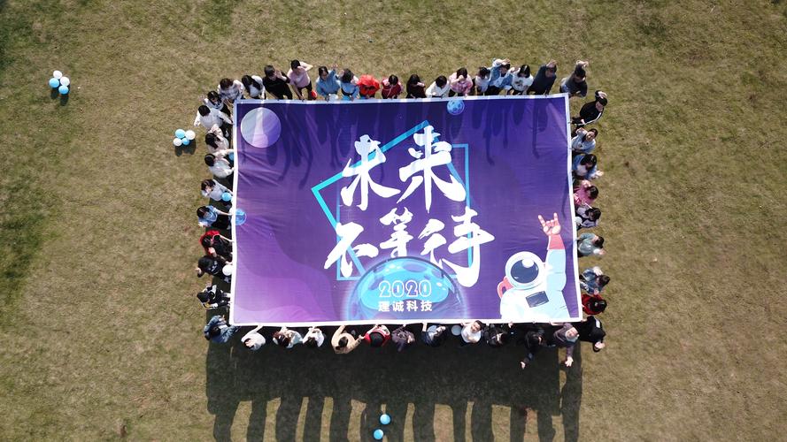 电子产品设计、互联网销售与科技信息服务的协同发展